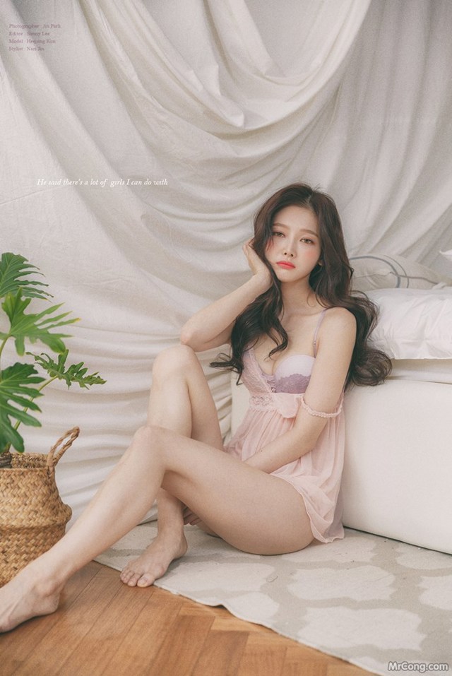 Beautiful Kim Hee Jeong in underwear photos November + December 2017 (46 photos) No.d459e9