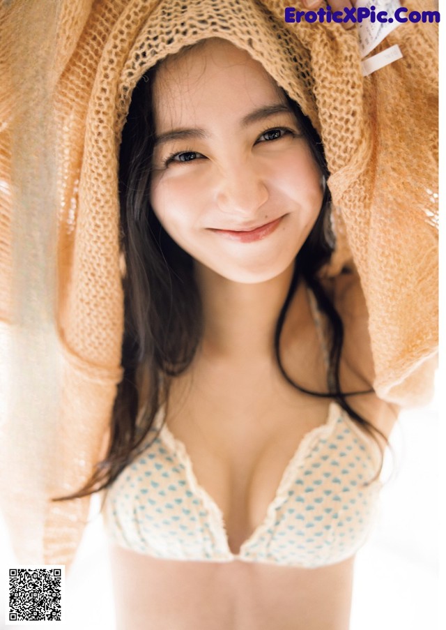 Riho Takada 高田里穂, Young Jump 2022 No.17 (ヤングジャンプ 2022年17号) No.0b67b5